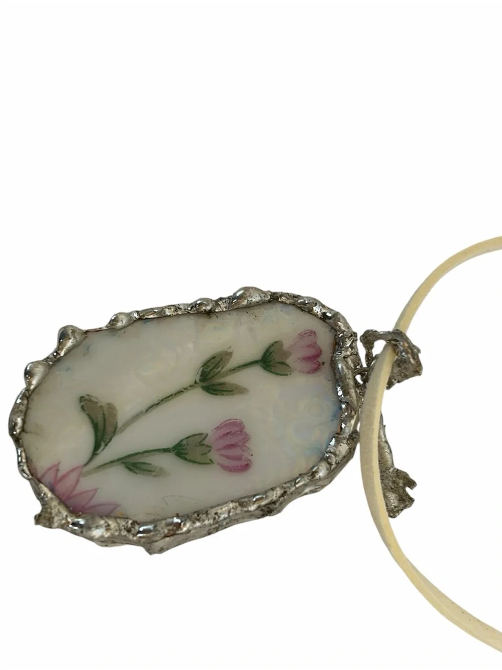 🌈 Rainbow Holographic Broken‑China Floral Pendant Necklace